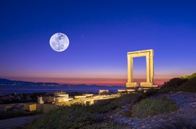 The top 6 historical sites to visit on a Greece yacht charter in the Cyclades