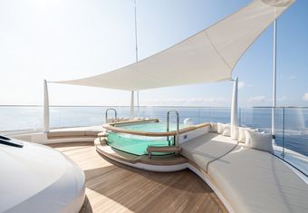 Alvia yacht charter lifestyle
                        