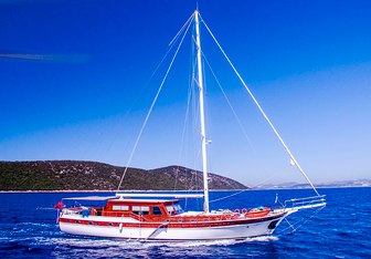 Freedom Yacht Charter in Santorini