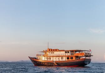 Rebel Yacht Charter in Komodo