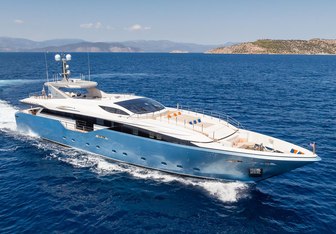 Zig Zag Ocean Yacht Charter in Santorini