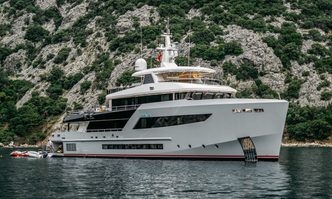 Heeus yacht charter Bering Yachts Motor Yacht